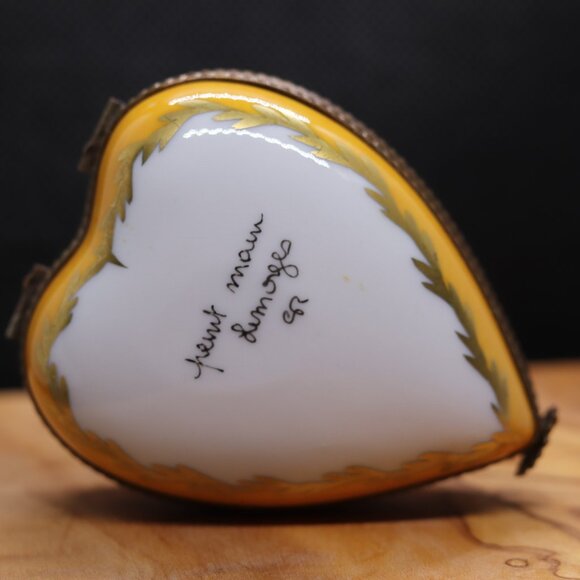 Vintage Limoges Heart-Shaped Trinket Box – Hand-Painted Floral Design France - Picture 5 of 11